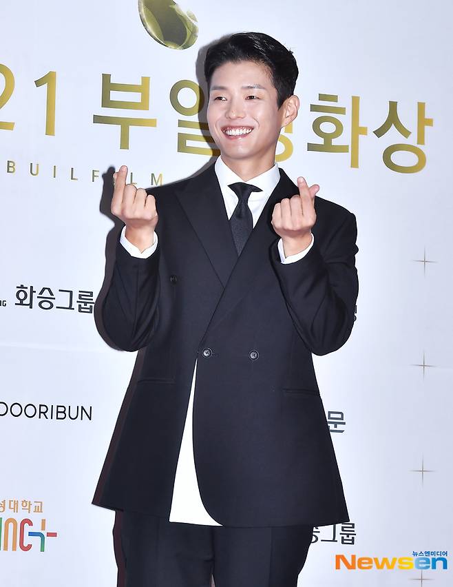 Actor Ha Joon attends the 30th Buil Film Awards Red Carpet at the BEXCO Auditorium in Haeundae-gu, Busan, on October 7.