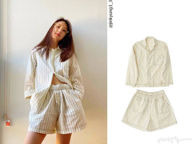 모델 김진경의 파자마는 테클라와 스트리트 브랜드 스투시의 협업 캡슐 컬렉션. 긴팔과 반바지 조합으로 아이보리 컬러에 스트라이프 패턴이 매력적이다.