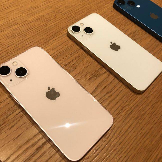 (왼쪽부터) 애플 아이폰13 미니 핑크, 스타라이트, 블루 색상.ⓒ데일리안 최은수 기자