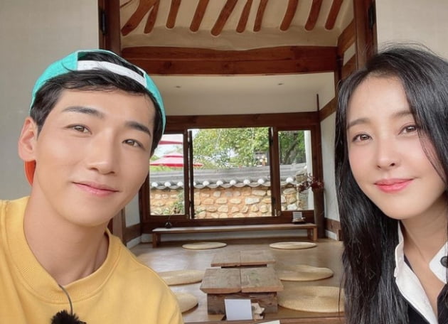 Actor Park Eun-hye has released a photo of a race trip with Singer Park Gun-soo.Park Eun-hye said on his 10th day, The story of Park Nam-maes race trip. I went to the Gyeongju to see if you could see your daily life.There are not many pictures, and posted several photos.The photo shows Park Eun-hye and Park, who are enjoying a race trip, and the smile is friendly in the place where the traditional beauty is filled.In particular, Park Eun-hye and Park have released the main character force in the movie as a costume reminiscent of the movie Minjung. The modern costumes are also impressive.Park is appearing on SBSs Do You Reveal Your Daily Life. She is now raising her twin sons alone.