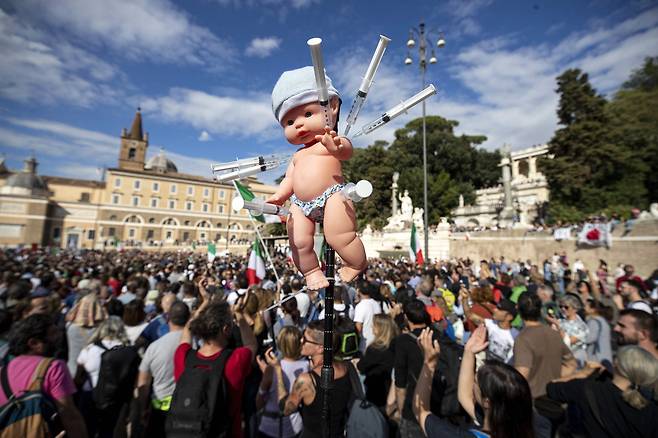 이탈리아 로마 포폴로광장에서 9일(현시시간) 그랜패스 반대 시위가 벌어지고 있다. EPA=연합뉴스