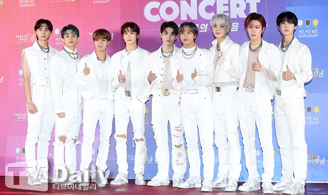 The group NCT is attending the photo wall event of On-Talk 2021 Youngdongdae K-POP Concert held at the special stage of COEX rooftop in Gangnam-gu, Seoul on the evening of the 10th.The K-POP concert at Youngdongdae, which celebrated its 11th anniversary this year, is also the last program of the Gangnam Festival, which opened on the 1st.