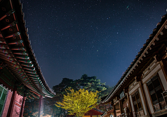 A star-filled sky can be seen from Sosu Seowon in Yeongju. [SW TOUR]
