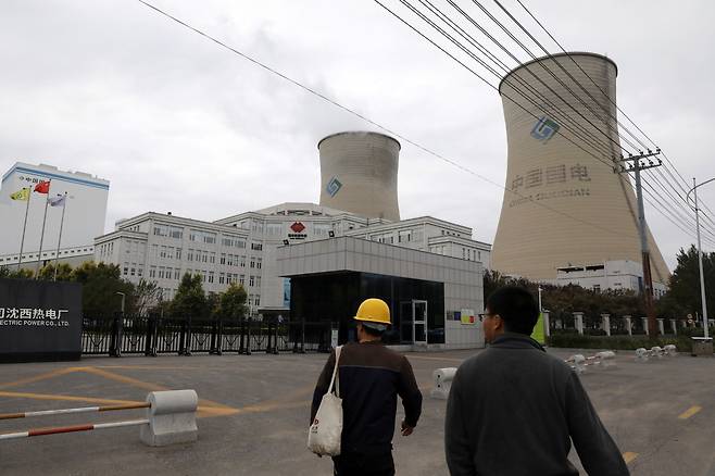 중국 공장들이 석탄 부족으로 전력난을 겪으며 가동이 중단되는 초유의 사태를 맞고 있다. [로이터]