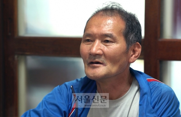 임기종씨가 지난 2일 강원도 속초시 교동에 있는 자신의 집에서 서울신문 인터뷰에 응하고 있다.