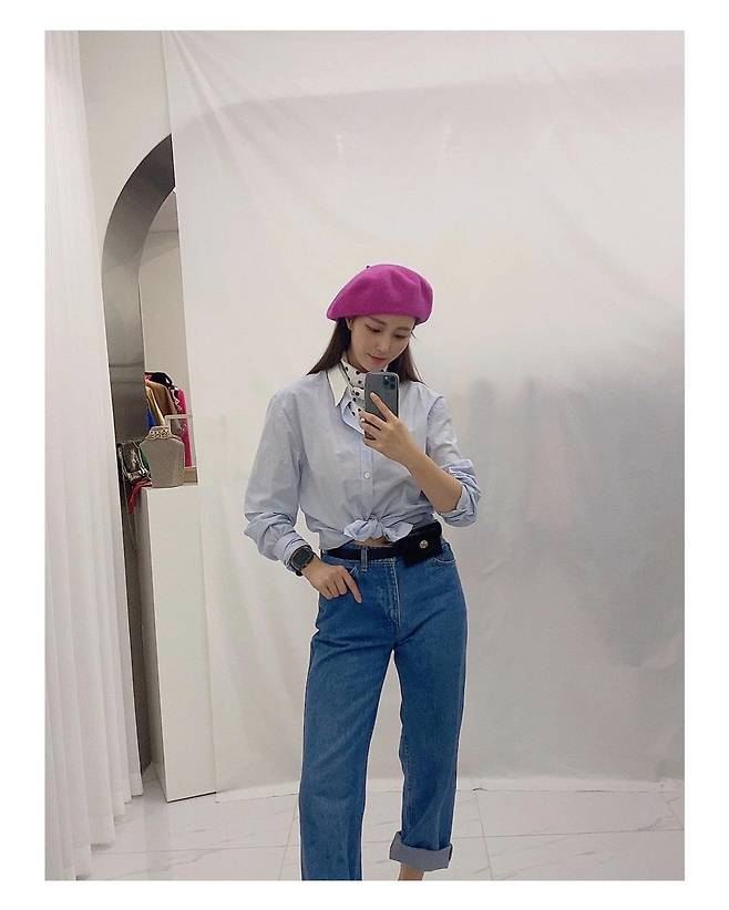 Broadcaster Ahn Hye-Kyung showed off her girly in a bread hatOn the 14th, Ahn Hye-Kyung posted several photos on his instagram with an article called Sunny.Ahn Hye-Kyung then posted a hashtag called # Thats when # Recording Everything thats Going to Lose # Amazon # Maybe Last Existence # kbs1 Wednesday at 1 pm # Kim Dae Hee #Ahn Hye-Kyung.In the photo, there was a picture of Ahn Hye-Kyung wearing a bread hat and staring at the camera wearing a crop.In particular, Ahn Hye-Kyung boasted a delicate body that can not be found in the belly.Meanwhile, Ahn Hye-Kyung played a big role as a goalkeeper for FC Bull moth in SBS Goal-hitting Girls.