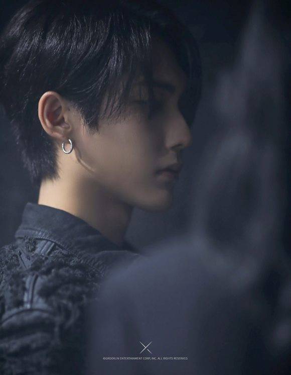 가수 시도(Xydo)가 19일 발매되는 새 싱글 '아이(I)'의 두 번째 콘셉트 포토를 공개했다. /그루블린 제공