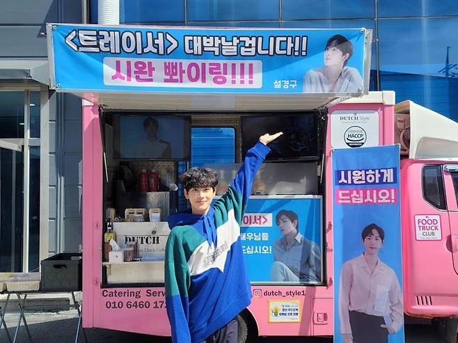 각 인스타그램/페이스북