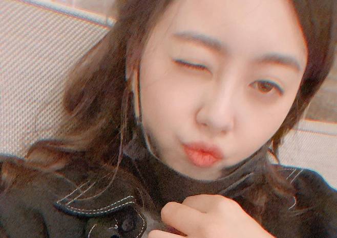 Actor Go Ah-ra delivered a morning greeting.On the 15th, Go Ah-ra posted several photos on his instagram with a short article called good morning.In the photo, Go Ah-ra showed off her pretty beauty by taking a selfie, as she also slipped down her mask and sent a lovely wink and kiss for fans.Go Ah-ra, who offered a pleasant morning with a bright visual, was so small that she caught the eye with a loose mask fit: fans were like, Good morning!From morning onwards, Its so beautiful, and so on.Meanwhile, Go Ah-ra surprised fans by revealing she was in rehab recently.