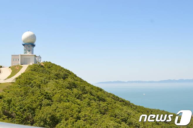 백령도 대기오염집중측정소에서 바라본 북한 장산곶. © News1 한재준 기자