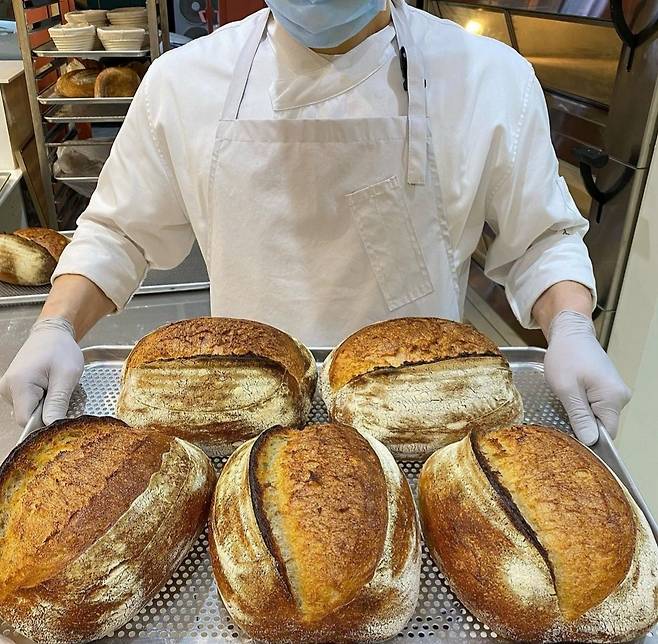 “We make our bread early every morning so one can get fresh sourdough daily,” says executive sous chef Seo Hee-myung. (Photo credit: Levain Rules)
