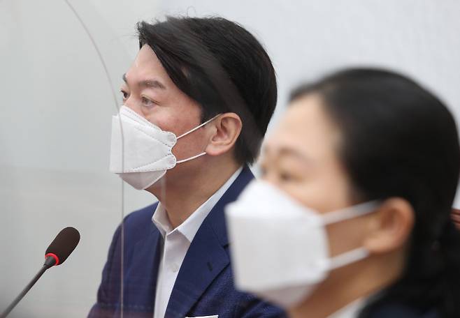 안철수 국민의당 대표가 14일 오전 국회에서 열린 최고위원회의에서 모두발언을 하고 있다. 윤창원 기자