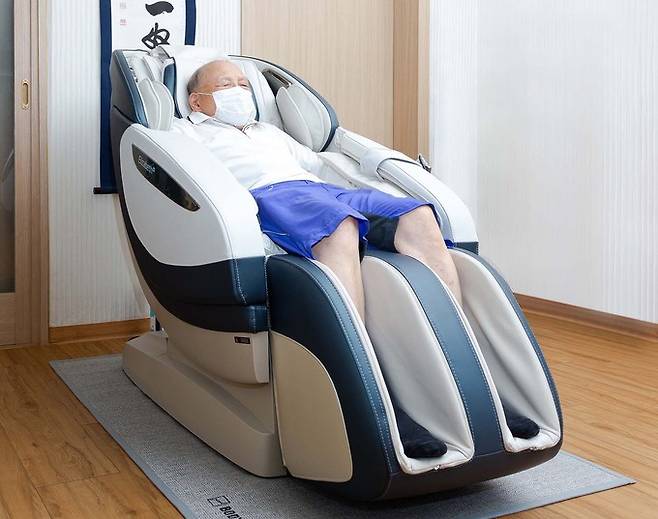 글로벌 안마의자 바디프랜드(대표 박상현)가 마포구 관내 경로당 155개소에 안마의자 총 155대를 공급하는 계약을 체결했다고 15일 밝혔다. 바디프랜드 제공