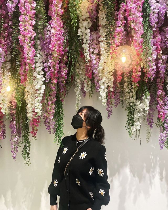 Go Eun-ah posted a picture on her Instagram page on Wednesday with a flower emoticon.Go Eun-ah in the public photo is taking a picture in the photo zone wearing a cardigan with a flower pattern.In particular, Go Eun-ah boasts a Hair care as rich as the flowers installed in the photo zone, as he confessed to the Hair care transplant earlier.Meanwhile, Go Eun-ah is communicating with fans by running the YouTube channel Bangane with her younger brother, singer Mir.He is also appearing on Channel A entertainment Legend Music Classroom - Lala Land.