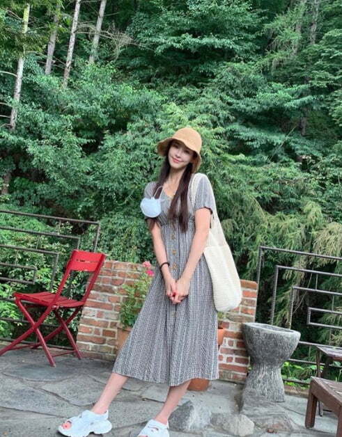 Actor Jung Yu-mi told her recent situation with her shining beauty.Jung Yu-mi wrote on his Instagram account on the 17th, Suddenly winter. It was a while ago. Can you hear the cicadas in the picture?I posted two photos with the article Watch out for the cold.Jung Yu-mi in the photo boasted a tight beauty wearing a hat in a dress with a summer atmosphere.Jung Yu-mi is in public relationship with singer Kangta from H.O.T. This year, she signed an exclusive contract with Mystic Story.