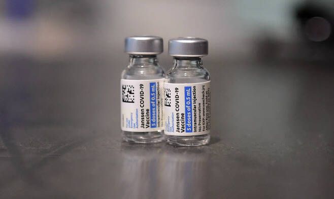 미국에서 얀센 백신 접종자들은 접종 완료 후 2개월 후에 부스터샷을 맞아야 한다는 전문가들의 권고안이 나왔다. (사진= AFP)