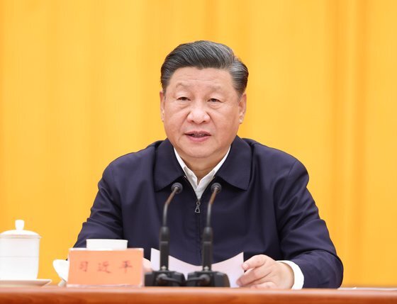 지난주 13~14일 베이징에서 열린 중앙 인대 공작회의에서 시진핑 주석이 “인민대표대회 제도는 인류의 정치 제도 역사상 위대한 창조”라는 내용의 연설을 하고 있다. [신화=연합뉴스]