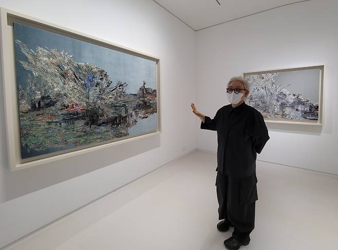 Lee Bul shows her painting series during the press conference of her solo exhibition on Thusrday at BB&M in Seoul (Park Yuna/The Korea Herald)