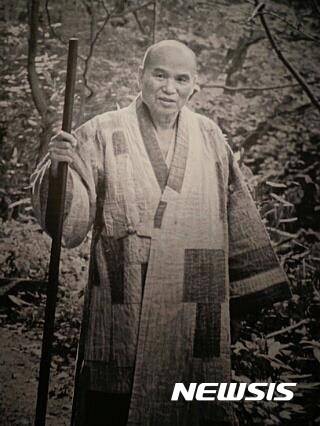 【합천=뉴시스】김기진 기자 =경남 합천 해인사 백련암은 동국대 불교학술원을 통해 성철(사진) 스님의 고문헌을 디지털화하는 '불교기록문화유산 아카이브(ABC) 구축 사업'을 진행한다고 3일 밝혔다.2017.11.03. (사진=백련암 제공) photo@newsis.com