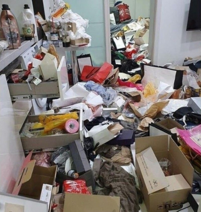 청소업체가 청소를 하기 전 1.5룸 내부 사진./출처=온라인 커뮤니티