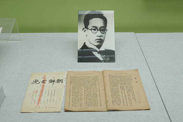 문학관 내부 김우진의 작품과 그의 생애에 대한 소개의 글.