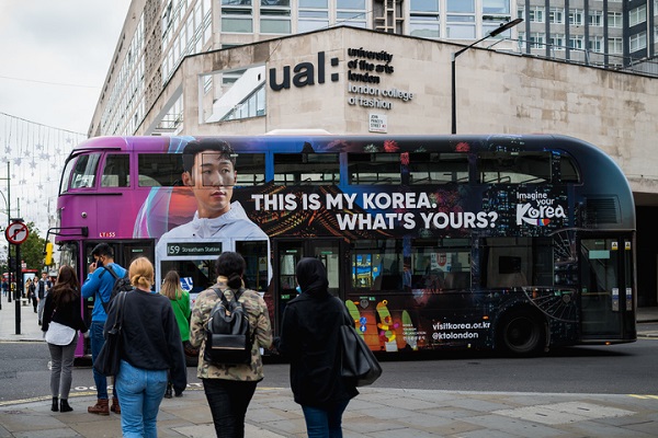 손흥민 광고로 래핑한 영국 런던 2층버스.(사진=문화체육관광부)