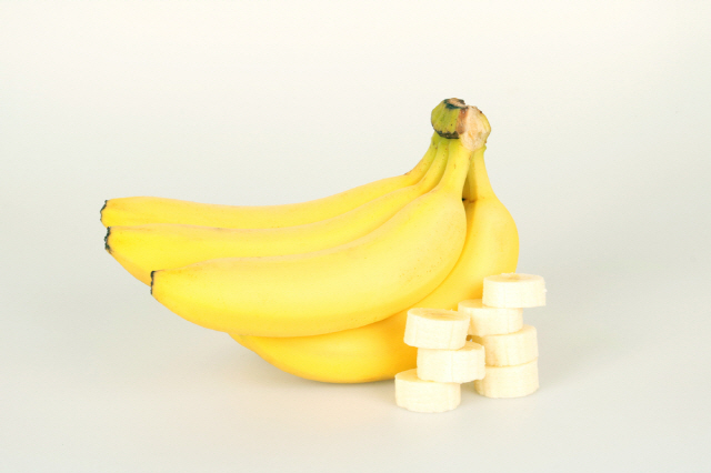 바나나는 성호르몬 생성에 중요한 역할을 하는 비타민B6가 풍부한 식품이다./사진=클립아트코리아