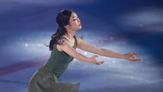 김연아가 2018년 5월 서울 목동아이스링크에서 열린 '올 댓 스케이트 2018'에서 피날레 공연을 펼치고 있다. 연합뉴스