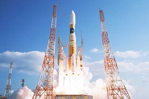 지난해 5월 발사된 일본 H2-B 우주발사체. 액체 메인로켓에 고체 로켓 부스터를 달았다. [사진 JAXA]