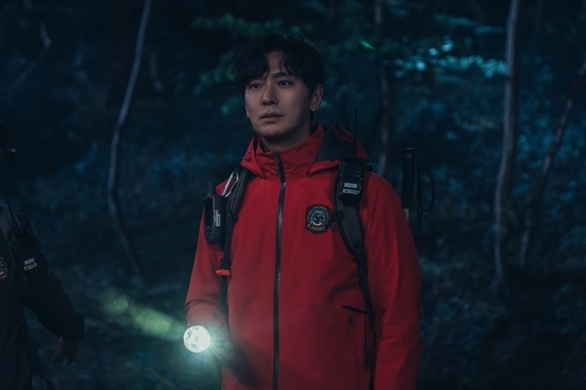Actor Ju Ji-hoon expressed his feelings of re-breathing with Kim Eun-hee writer.The TVNs 15th anniversary special project, Jirisan (played by Kim Eun-hee/directed by Lee Eung-bok), which will be broadcast on October 23, is a mountain of Jirisan Great Smoky Mountains National Parks best Ranger Seoi River (Jun Ji-hyun), and a new Ranger gang hyun hun hunjo (played by Ju Ji-hoon), who has secrets to speak. It is a drama that deals with the story that takes place by digging into the questioning accident that takes place in.Ju Ji-hoon (played by gang hyun), who created numerous life characters across various genres, first asked why he was standing in front of viewers with Jirisan, saying, I have worked with Kim Eun-hee before, but this time I wondered how to use the Mother Nature of Jirisan to work on my work.I chose to work with director Lee Eung-bok, who has directed the masterpiece Drama, and Jun Ji-hyun, who is charmingly digesting any character. He played the role of a new Rangersman who set foot in Jirisan in the former Army captain of the play and a gang hyun with a secret to see an incomprehensible vision.Even at a glance, an unusual narrative is foreseen.The key keywords of the character are Jirisan, conspiracy, and the youngest. gang hyun, the youngest of the Rangers, is a person who loves people.The reason why Hyunjo, the hometown of Seoul, came to Jirisan is because of people, and he is a friend with a strong commitment and responsibility to protect mountains and people. It was late summer last year, and before we started shooting, I suggested to the artist that we go to Jirisan directly.The writer who would have been devoted to writing could refresh for a while, and I was more likely to come out of the background of Drama because I was the type of director who knew the work and character better than anyone else before entering the work, and I often met with the artist and made a character. I have been very helpful in making a character by sharing opinions such as I hope this expression is buried in this scene at this time, I want to be buried in this scene while I have been talking a lot from the story to the story about the work. He added that he also learned the secret of warm teamwork.Finally, Ju Ji-hoon said, I have a different personality and job from the characters I have played so far, and the background is also Jirisan.All of these things can be seen as new aspects, he said, making the first broadcast of Jirisan, which will return to the gang hyun.