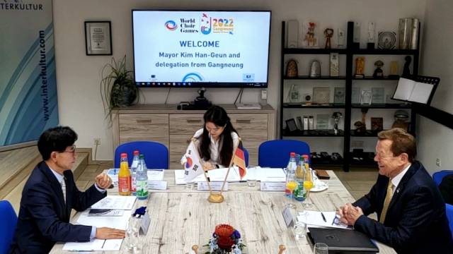 ▲김한근 강릉시장은 총회 일정을 마친 후 지난 15일 헤센 주로 이동하여 '2022 강릉 세계합창대회' 주관 재단인 인터쿨투르를 방문했다. ⓒ강릉시