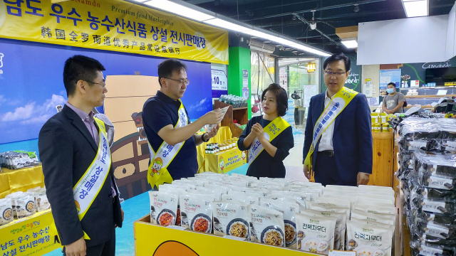 ▲중국 난징 청은마트에 전남 농수산식품 상설판매장 개소ⓒ전남도청