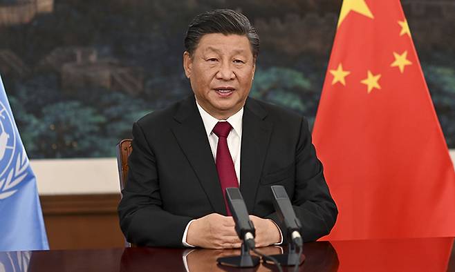 시진핑 중국 국가주석이 지난 12일 중국 남서부 윈난성 쿤밍에서 열린 제15차 유엔 생물다양성협약(UNCBD) 당사국 총회에 참석해 화상 연설을 하고 있다. 쿤밍=신화뉴시스