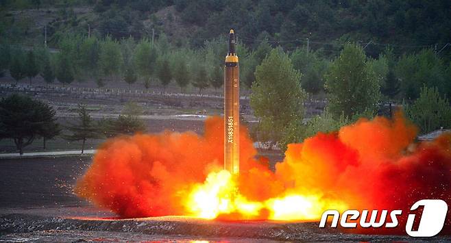 북한의 중거리탄도미사일 '화성-12'형 (미국 CSIS 미사일 방어 프로젝트) © 뉴스1 자료 사진