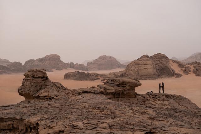 모래 행성 아라키스는 사막이 끝없이 펼쳐진, 우주에서 가장 위험한 곳이다. 워너브러더스 코리아 제공