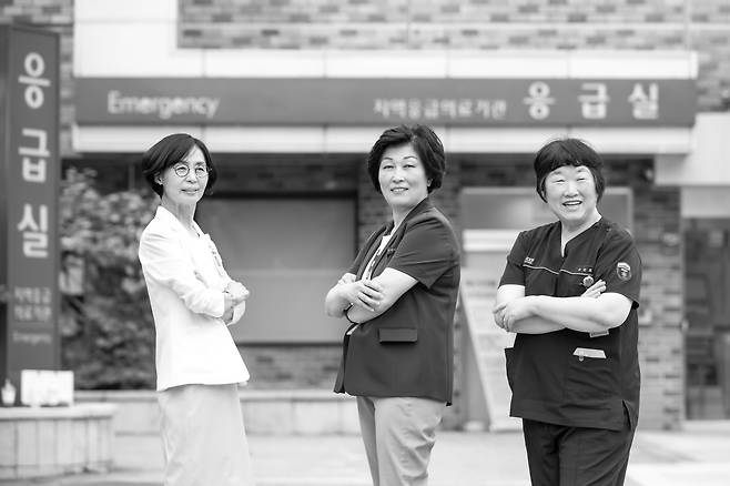 지금은 각자 다른 분야를 맡고 있지만 이들의 우정은 응급실에서 함께하면서부터 시작되었습니다. 권혁재 사진전문기자