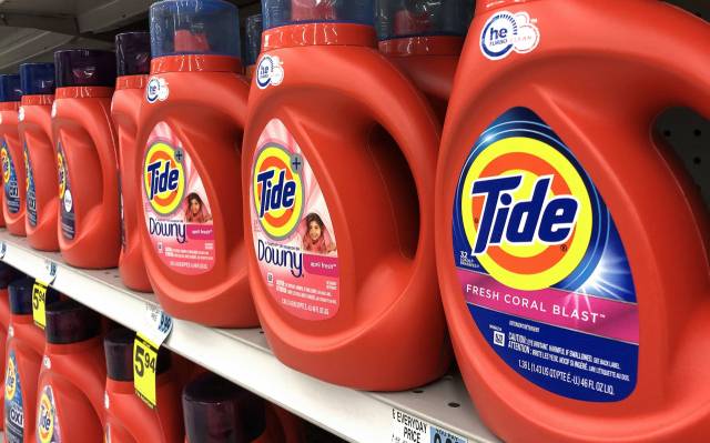 프록터앤드갬블(P&G)의 세제가 진열대에 전시돼 있다./연합뉴스