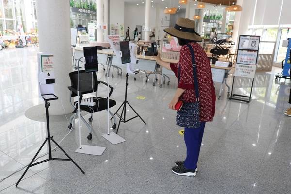 세종수목원은 축구장 90개 규모로 넓지만 코로나19 방역수칙을 철지히 지킨다.