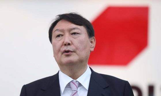 국민의힘 대선주자 윤석열 전 검찰총장이 19일 오후 창원 의창구 경남도당에서 열린 '경남 선대위 임명장 수여식'에서 발언하고 있다. 연합뉴스