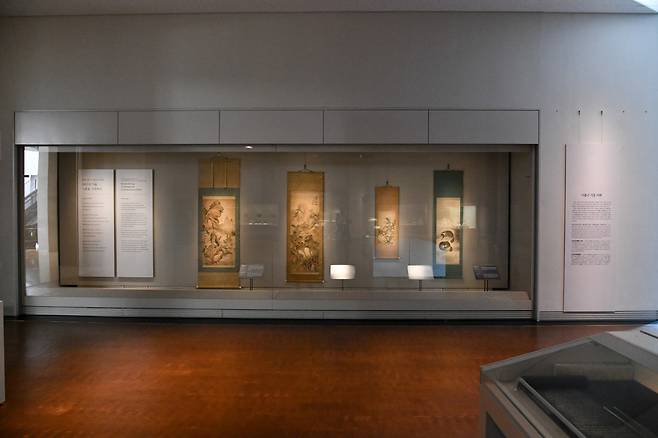 Paintings are displayed at the Lee Hong-kun Gallery of the National Museum of Korea. (NMK)
