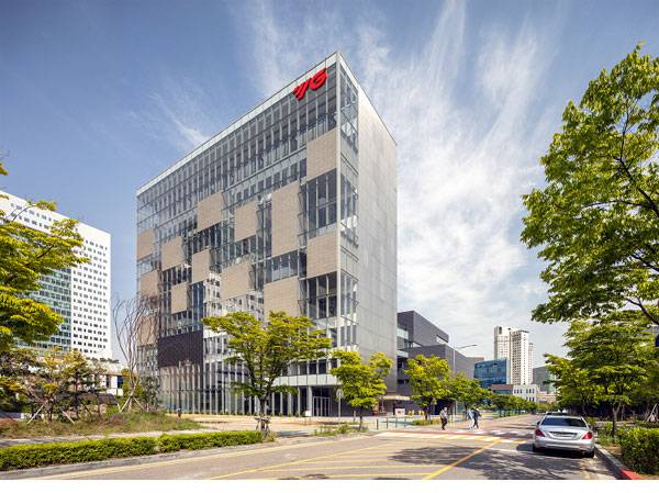 인천 송도 소재 와이지원 사옥.