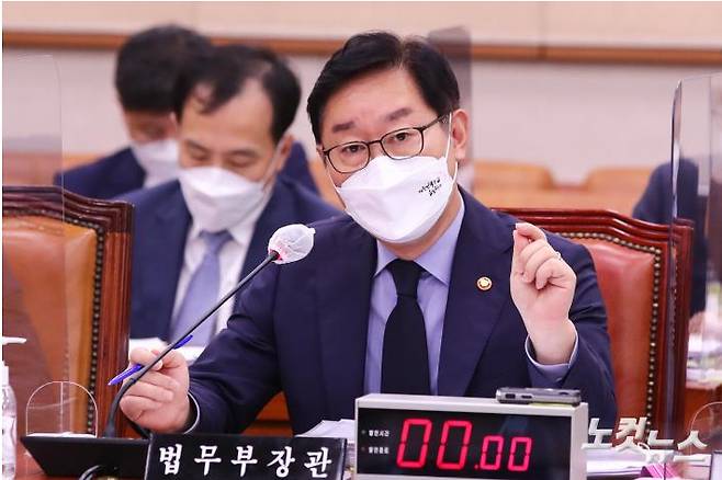 지난 5일 국정감사에 출석해 답변하는 박범계 법무부장관. 윤창원 기자