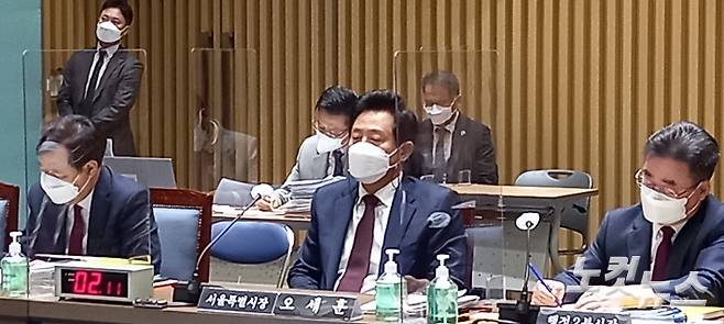 서울시 국정감사에 참석한 오세훈 시장. 안영찬 기자