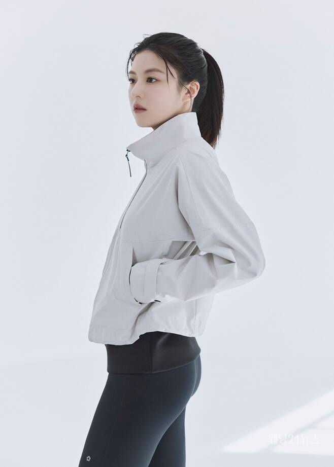 사진 : 뮬라웨어(mulawear), 21FW '어반 컴포트 컬렉션(Urban Comfort Collection)' 고윤정 화보