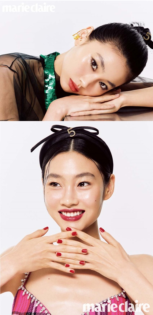 A picture of Model and Actor HoYeon Jung has been released.Actor HoYeon Jung, who has recently been loved by former World fans for the Netflix series Cuttlefish Game, released an interview with beauty pictorials in the November issue of Marie Claire.HoYeon Jung in the public picture showed a holiday makeup with a gentle shine.In a subsequent interview, HoYeon Jung said, After a month of the release of the Cuttlefish Game, I was able to accept the current situation that is gaining World popularity. The feeling I have to feel is gratitude to some extent.Game is important, of course, but I felt that there were various factors such as relationships between characters and society formed in the works, he said, referring to strongness as the first impression of Cuttlefish Game.