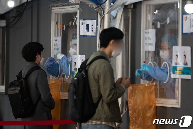신종 코로나바이러스 감염증(코로나19) 선별검사2021.10.22/뉴스1 © News1 유승관 기자