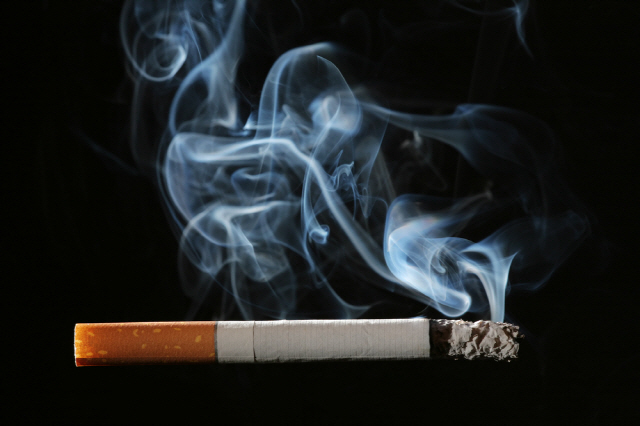 아침에 피우는 담배는 암 위험을 높여 특히 위험하다./사진=클립아트코리아