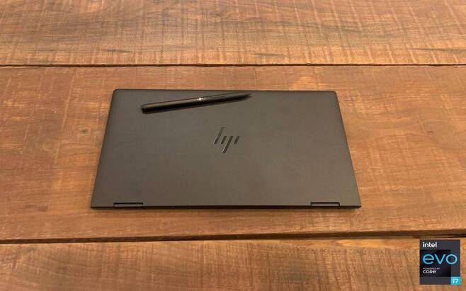 HP의 드래곤플라이 맥스 노트북과 엑티브 펜