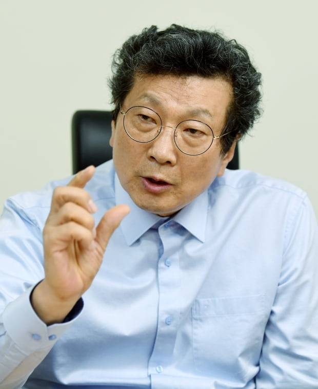 쌍용자동차의 인수 우선협상대상자로 선정된 에디슨모터스의 강영권 대표. /허문찬 기자