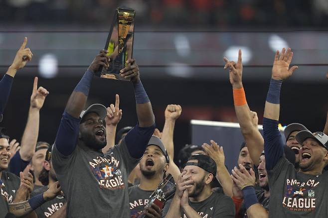 휴스턴 애스트로스가 아메리칸리그 챔피언십시리즈에서 보스턴 레드삭스를 4승 2패로 누르고 2년 만에 월드시리즈 무대에 복귀하게 됐다. 사진=AP PHOTO